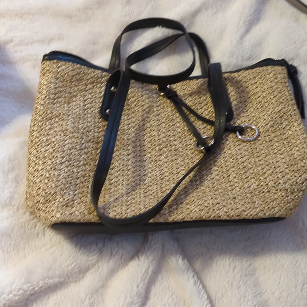 Purses - Picture 2 of 4